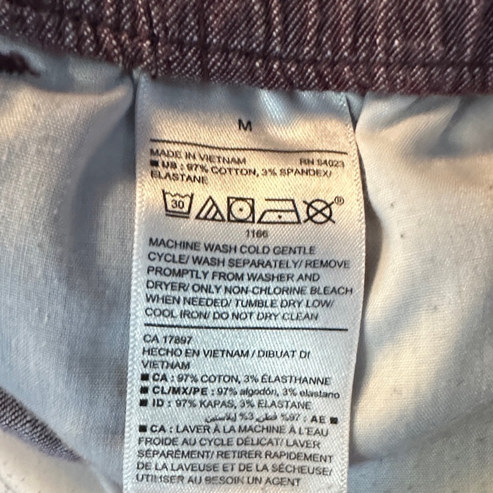 Old Navy Men's Athletic Shorts in Maroon - Picture 5 of 5